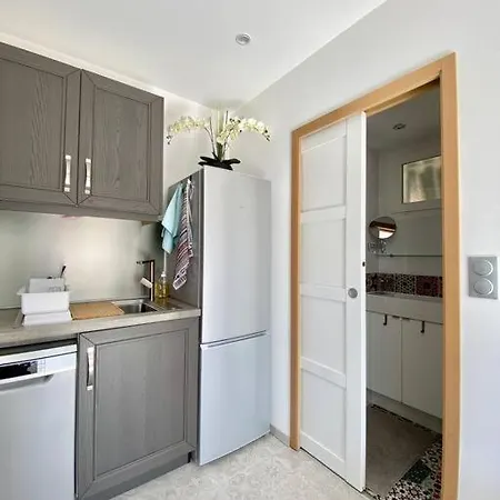 Petite Maison Independante.