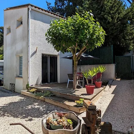 Petite Maison Independante.