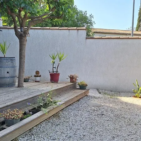 Petite Maison Independante. *
