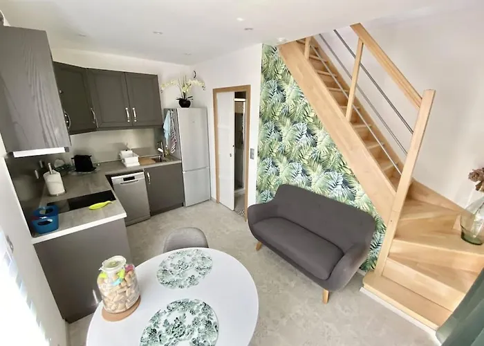 Petite Maison Independante. *