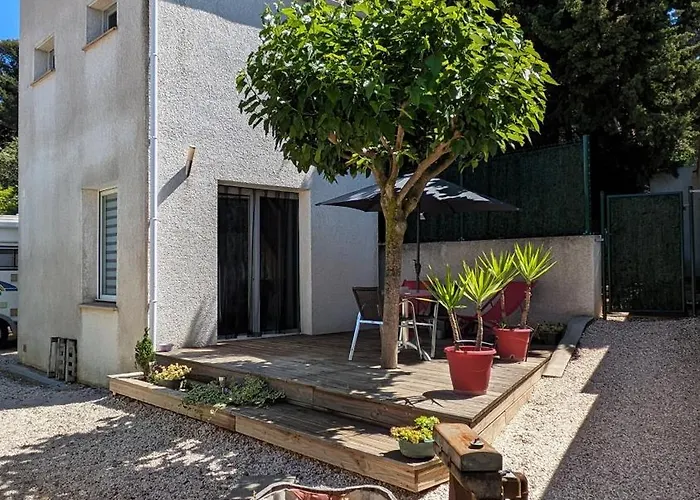 Petite Maison Independante.